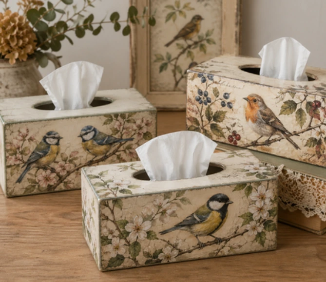 Chustecznik zdobiony decoupage